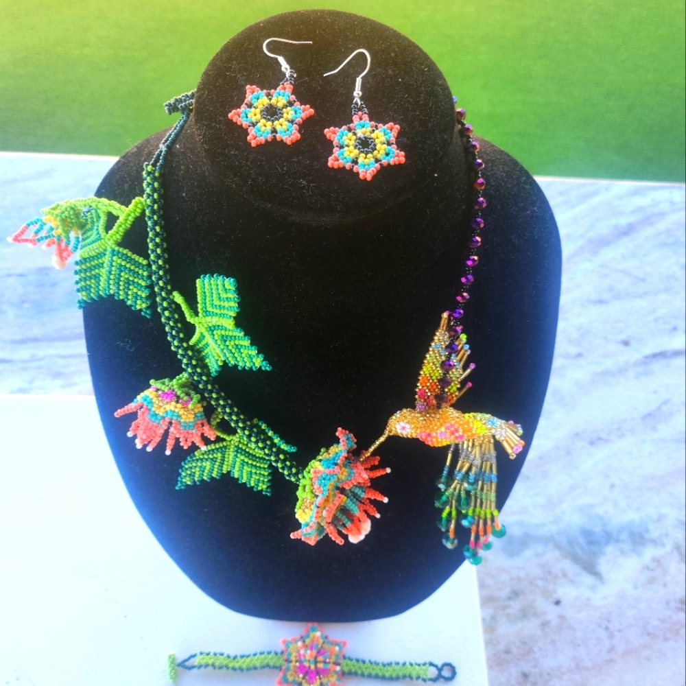 Hummingbird floral necklace set - Picture 4 of 16